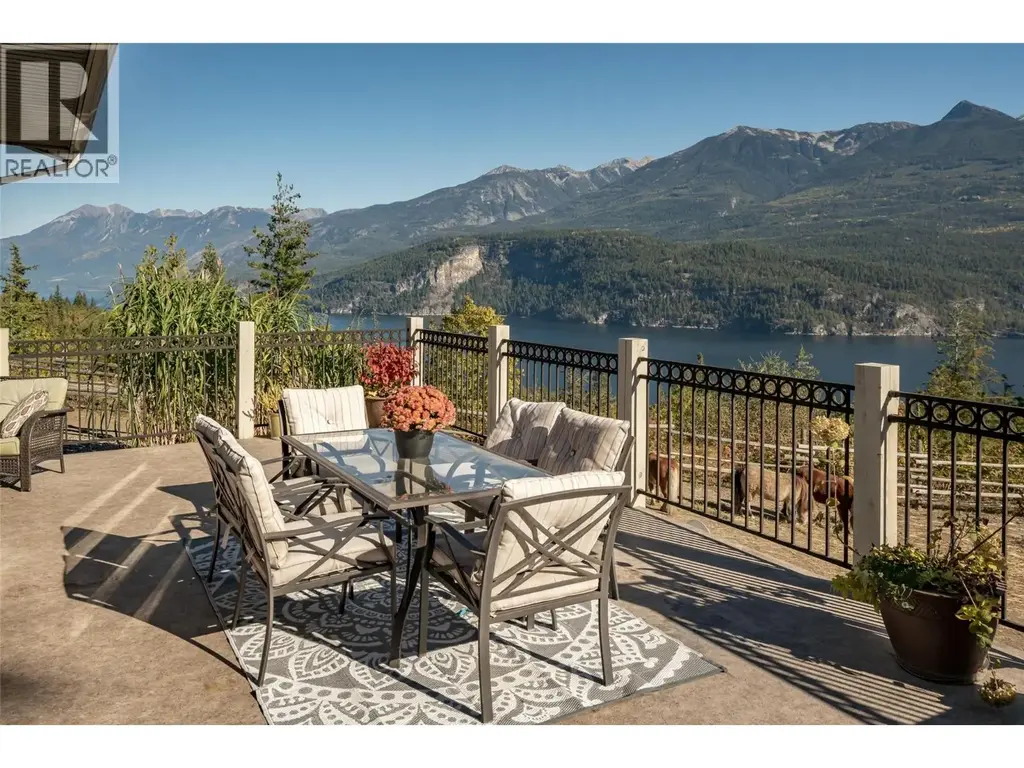 8840 Olson Road, Kaslo